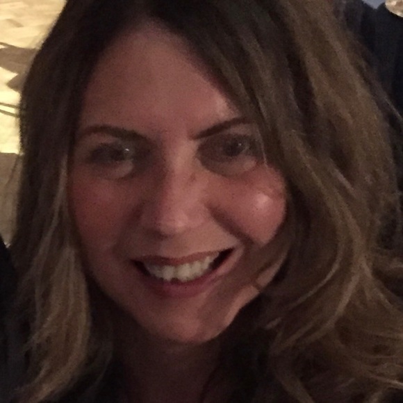 Profile Picture of Pamela Morrison (@pemorrison) on Poshmark