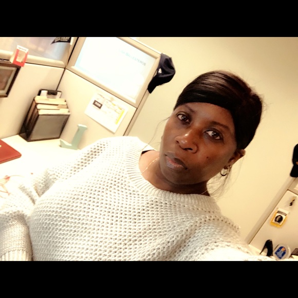 Profile Picture of Lisa Ballesteros (@lisabee326) on Poshmark