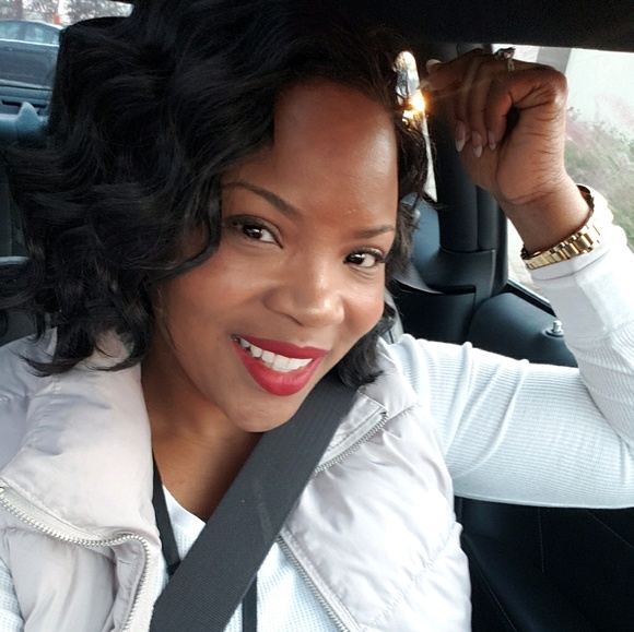 Profile Picture of Janet Gault (@jaigee40) on Poshmark