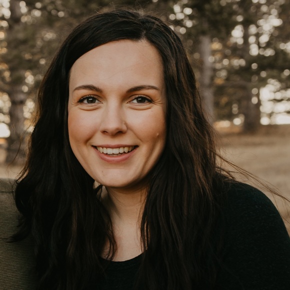 Profile Picture of Lauren Nakata (@bowlerljj) on Poshmark