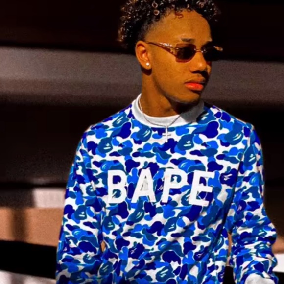 Profile Picture of E Sells (@emangotkicks) on Poshmark