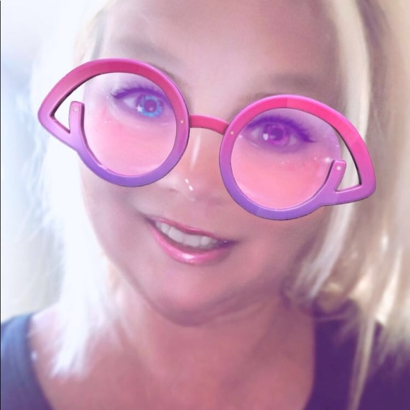 Profile Picture of Tammy Holzschuh (@holzschuhtl) on Poshmark