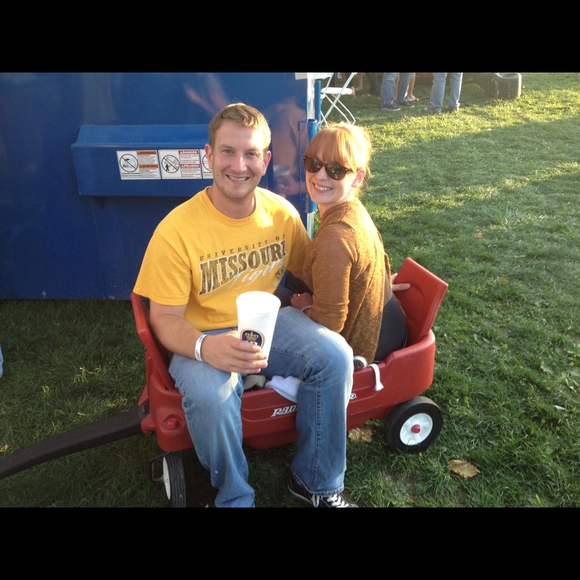 Profile Picture of Laura Gauldin (@qweenbee315) on Poshmark