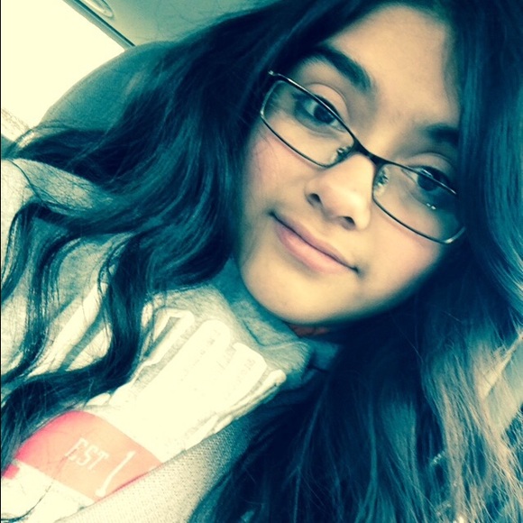 Profile Picture of Nayeli Robles (@naro907) on Poshmark