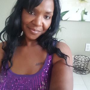 Profile Picture of Sherrie Thomas (@pinkchickhotdog) on Twitter