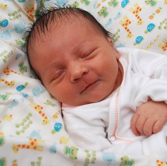 Profile Picture of April Hansen (@sapphire53406) on Poshmark