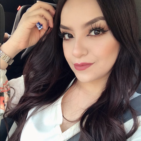 Profile Picture of Maria Ramirez (@valeramz2018) on Poshmark