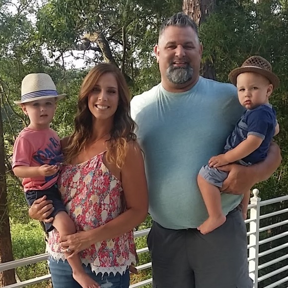 Profile Picture of Christina Ziesmer (@zzzfam) on Poshmark