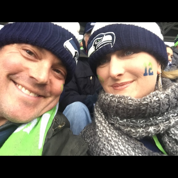 Profile Picture of April Ryan (@jakvegan) on Poshmark