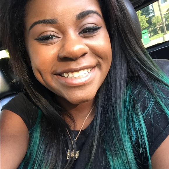 Profile Picture of Joy Flood (@joyflood8) on Poshmark