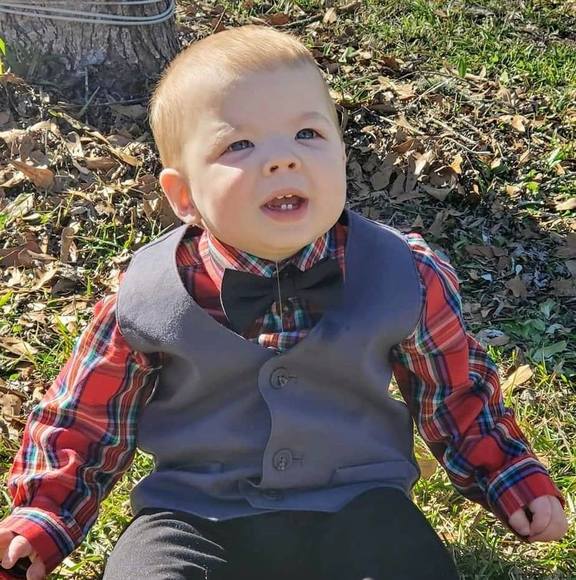 Profile Picture of Amanda Hankins (@mandapanda11) on Poshmark