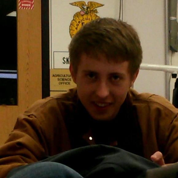 Profile Picture of Lance Glew (@glewglew31) on Poshmark