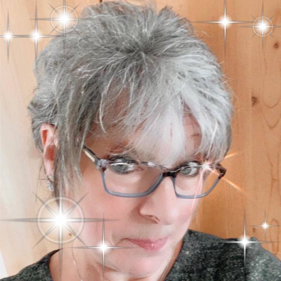 Profile Picture of Shelley Grundy (@shelleygrundy) on Poshmark
