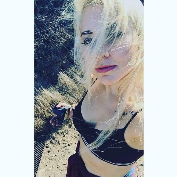Profile Picture of Alexis Vanarsdall (@a_vanarsdall) on Poshmark