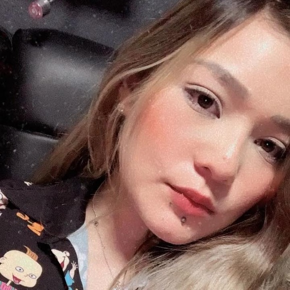 Profile Picture of Pamela Gonzalez (@pamelaglz12) on Poshmark