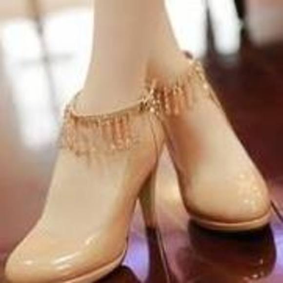 Profile Picture of Mely Lopez (@mlylopez) on Poshmark