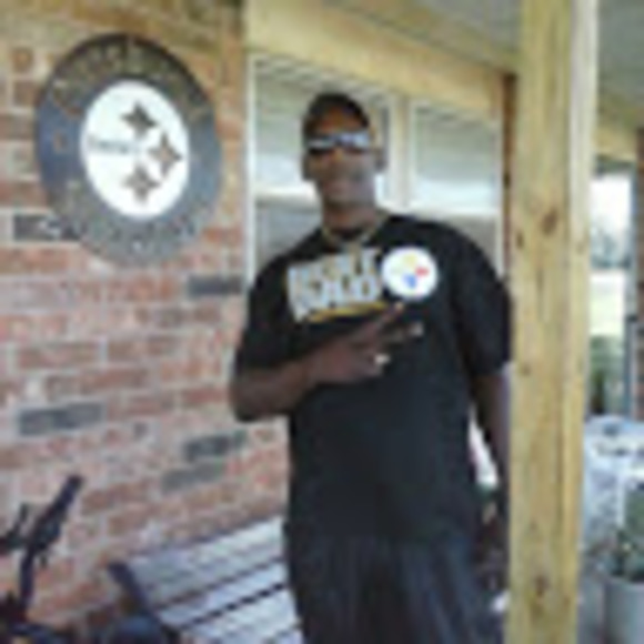 Profile Picture of Joe joe Rogans (@j_rogans) on Poshmark