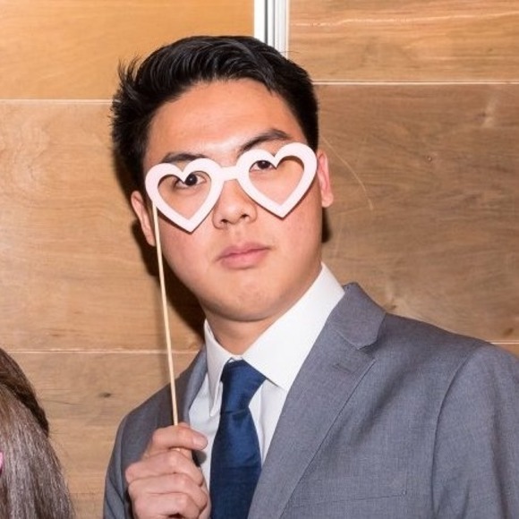 Profile Picture of Sijia Qiu (@laughinglemur) on Poshmark