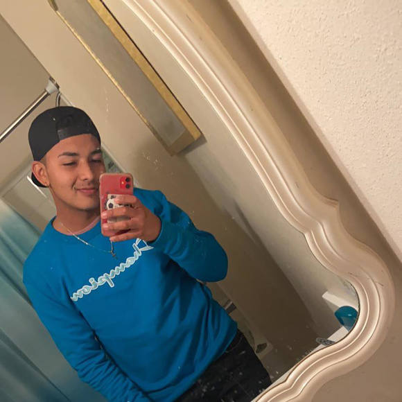 Profile Picture of Alexander Osegueda (@alexosegueda7) on Poshmark