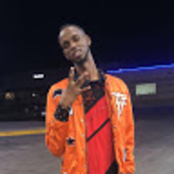 Profile Picture of Mohamud Omar (@omohamud154) on Poshmark