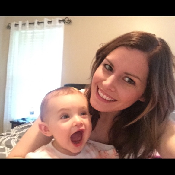 Profile Picture of Abbey Burtson (@mommabb) on Poshmark