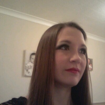 Profile Picture of Laura Darnell (@lozzied03) on Twitter