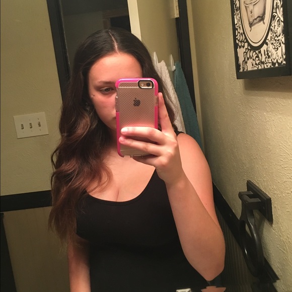 Profile Picture of Anna Eldredge (@lilannalise) on Poshmark