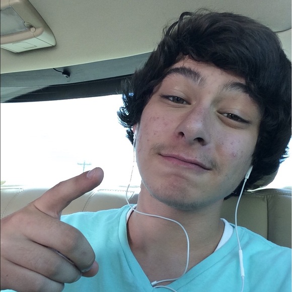 Profile Picture of Peyton Owens (@peytonbennett19) on Poshmark