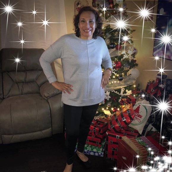 Profile Picture of Mary Mounier (@lineanegra13) on Poshmark