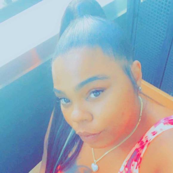 Profile Picture of Bayeshaosofly Alexander (@amsdundiditall) on Poshmark