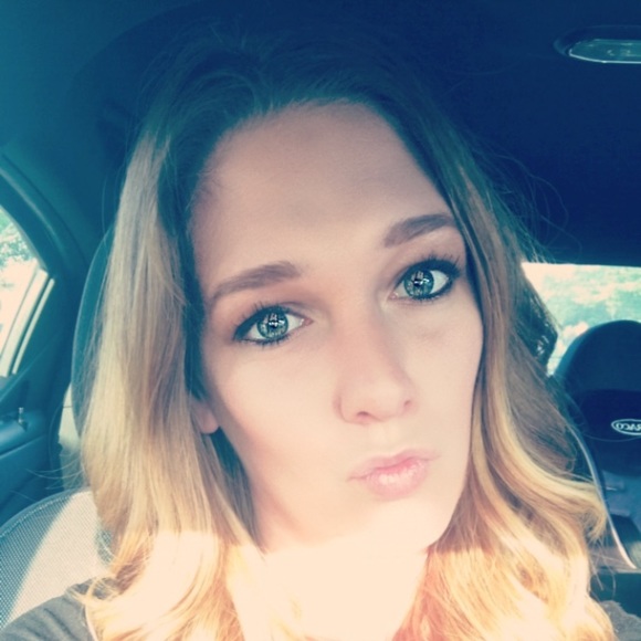 Profile Picture of Jessica Aimee (@jessrogers86) on Poshmark