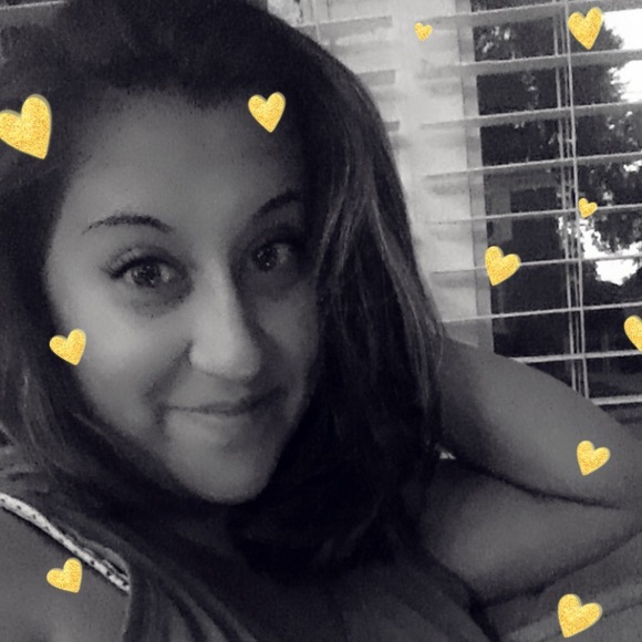 Amy Depeder - Poshmark Profile Picture of Amy Depeder (@amydepeder) on Poshmark