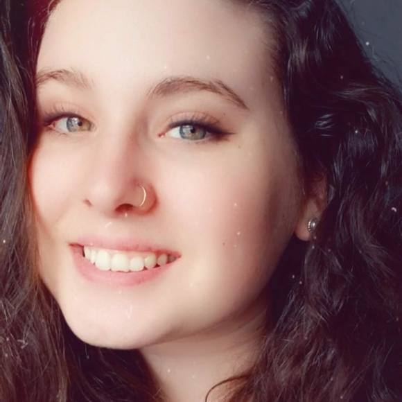 Profile Picture of Hailey Waters (@hailey_waters) on Poshmark