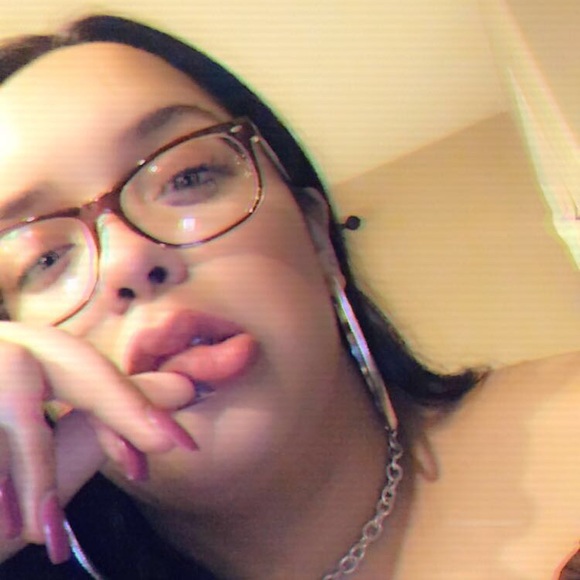 Profile Picture of Cassandra Rodriguez (@cassielovesy73) on Poshmark