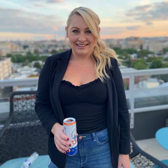 Profile Picture of Gillian Spofford (@shes1inagillian) on Poshmark