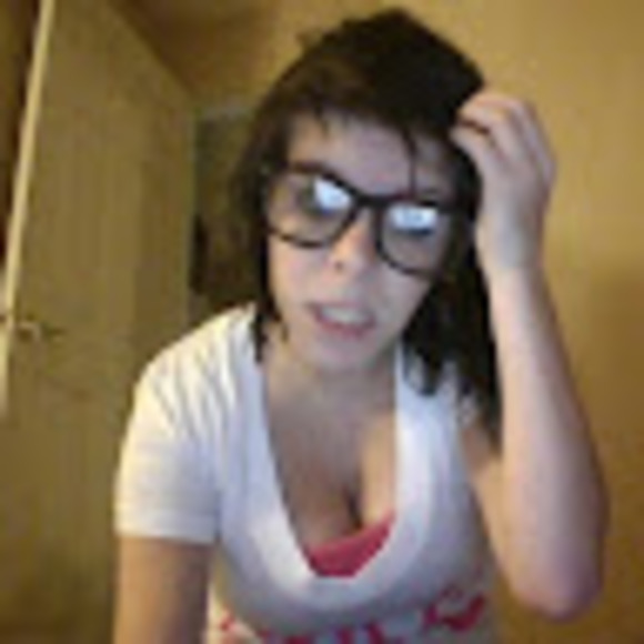 Profile Picture of Natalie Machart (@nmachart) on Poshmark