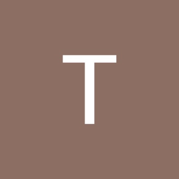 Profile Picture of Tanya Biesinger (@tanyabiesinger) on Poshmark