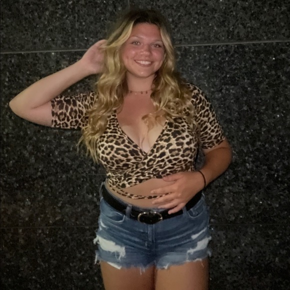 Profile Picture of Madison Ivy (@maddieivyyy111) on Poshmark