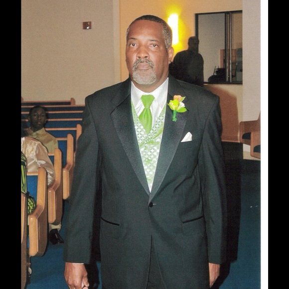 Profile Picture of Kenneth Byers (@kennycar350) on Poshmark