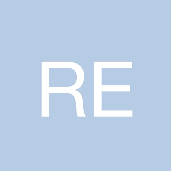 Profile Picture of Rebecca Eyles (@rebeccaeyles) on Poshmark