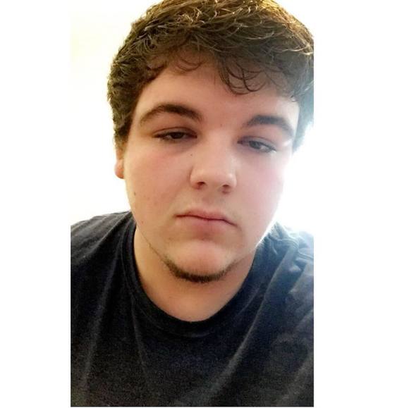 Profile Picture of Hunter Fouts (@hunterfouts77) on Poshmark