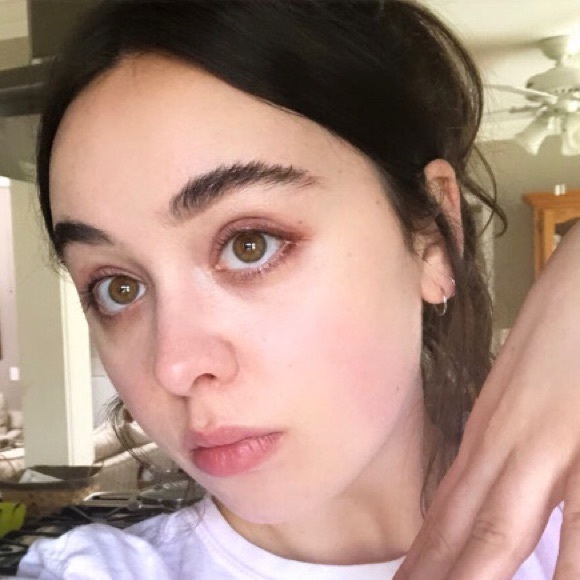 Profile Picture of Elizabeth Chiarot (@echiarot) on Poshmark