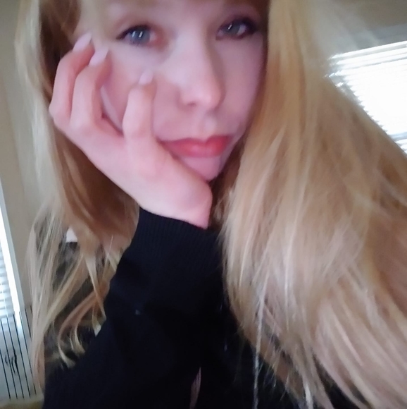 Brandy Mauldin - Poshmark Profile Picture of Brandy Mauldin (@brandy_mauldin) on Poshmark