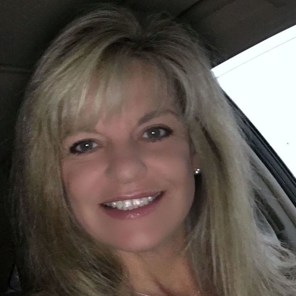 Profile Picture of Cindy Schneider (@cindyschneid473) on Poshmark