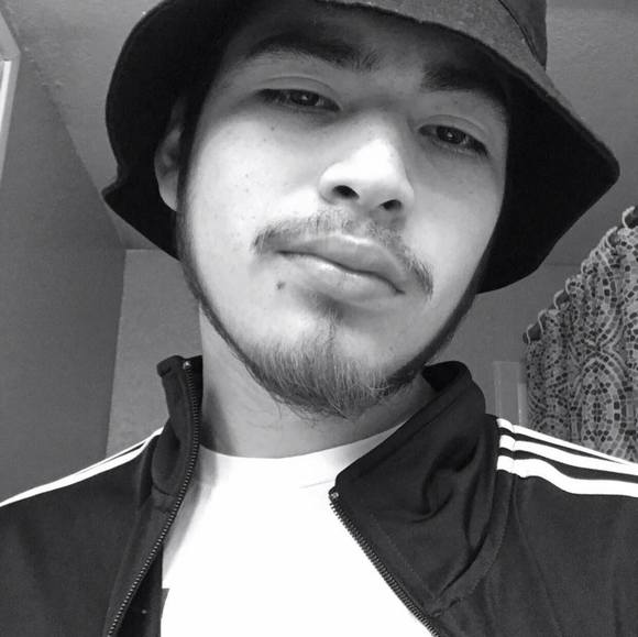 Profile Picture of Ferrer Denn (@ferrerdenn) on Poshmark