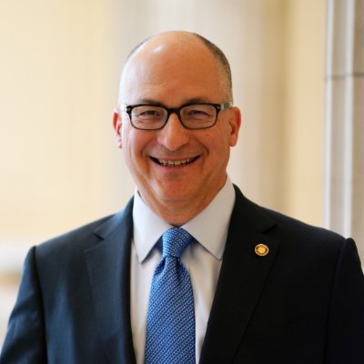 Profile Picture of David Aizuss (@lasereyedoc) on Twitter