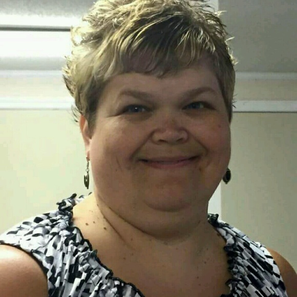 Profile Picture of Tina Dixon (@trd73) on Poshmark