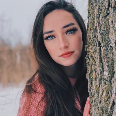 Profile Picture of Alyssa♡ (@alyssabunton12) on Twitter