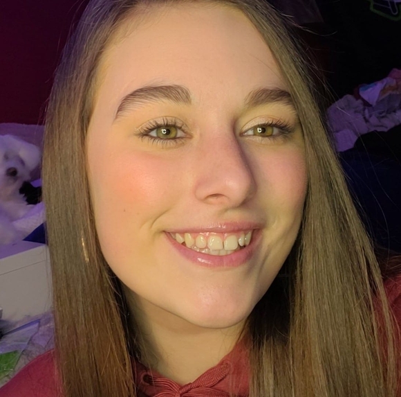 Profile Picture of Kaydence Augsburger (@k_augsburger) on Poshmark