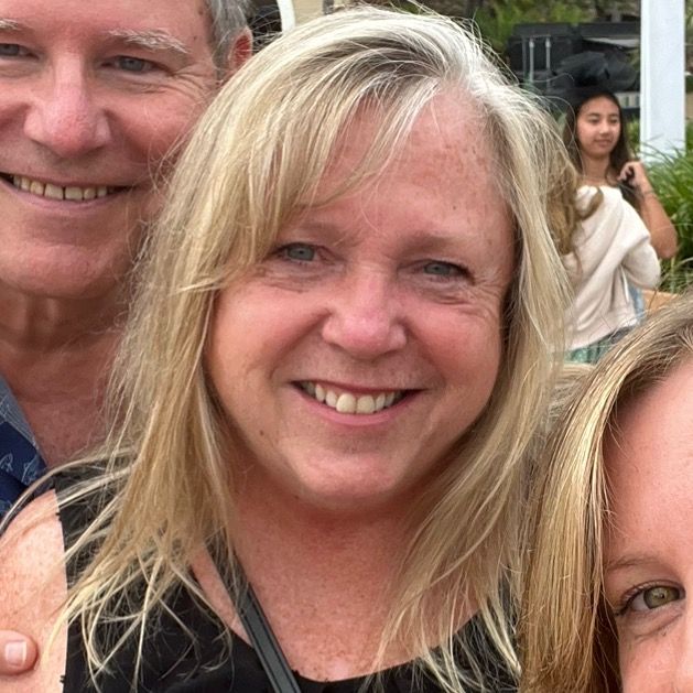 Profile Picture of robinnfeley (@robinnfeley) on Tiktok